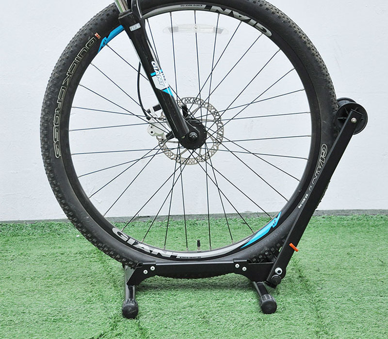 Estante de almacenamiento de bicicleta de deportes portátil de metal ajustable Estacionamiento de soporte plegable