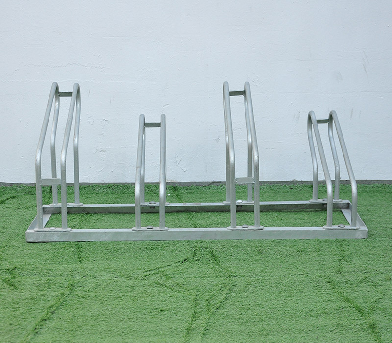 Soporte de bicicleta industrial de metal de acero inoxidable montado en el piso Creative